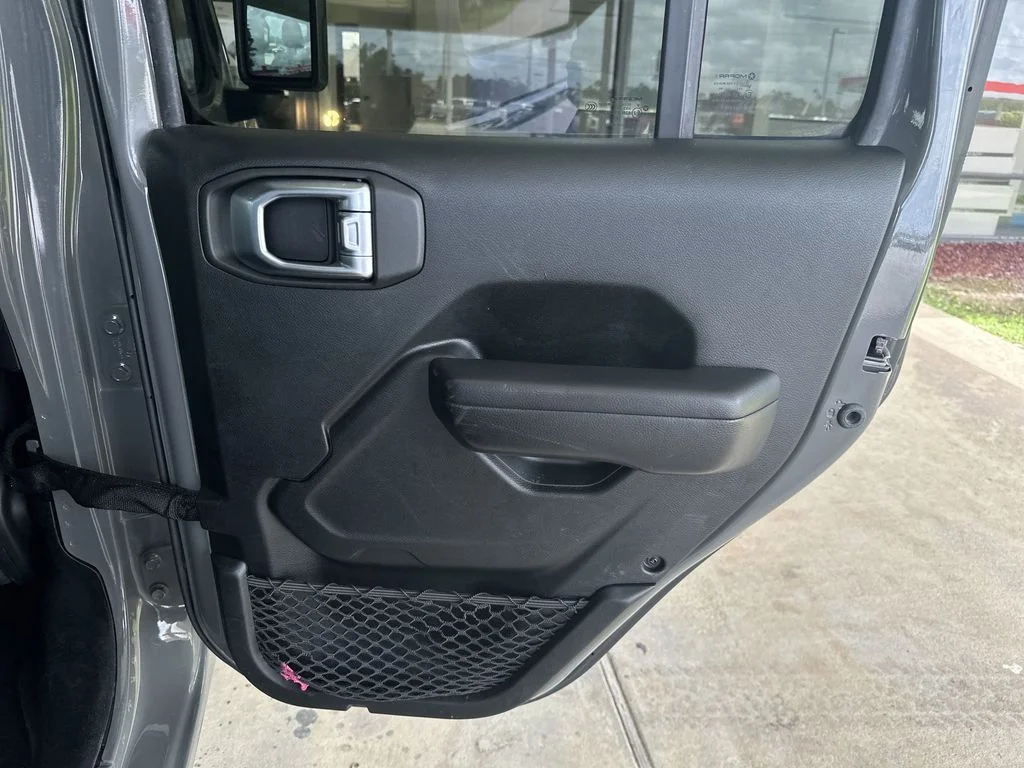 Used 2020 Gray Jeep Unlimited Sport Altitude image 31