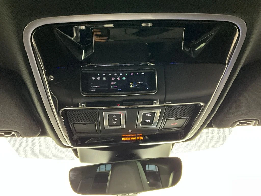 Used 2022 Black Land Rover SVR image 13