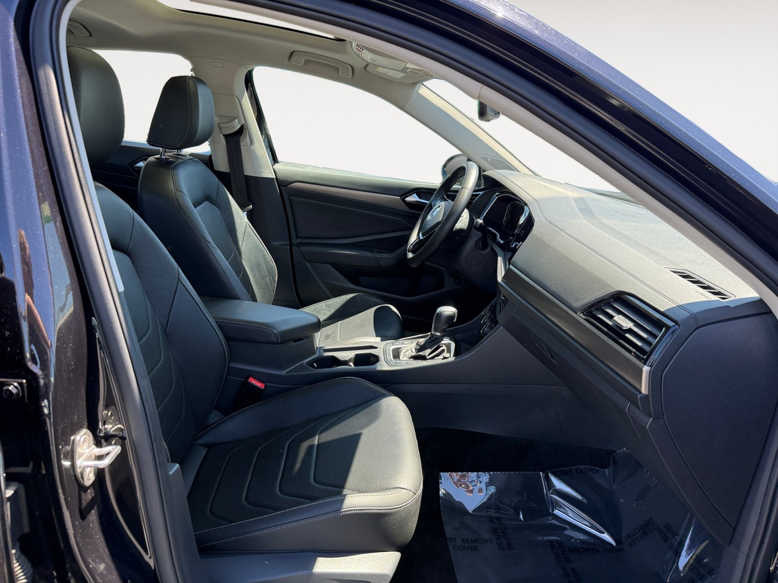 Used 2019 Deep Black Volkswagen SEL Premium image 19