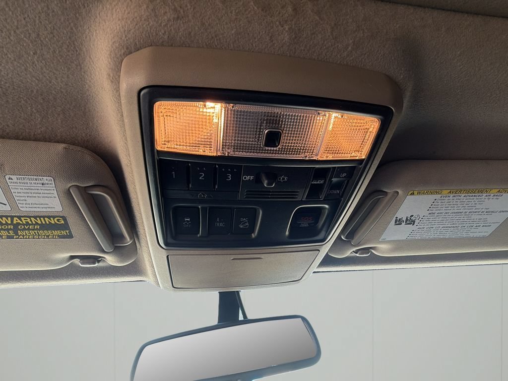 Used 2014  Toyota Limited image 25