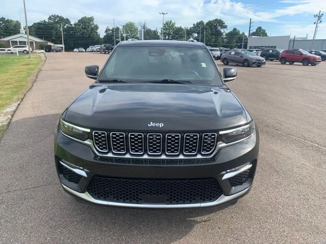 Used 2023 Brown Jeep  image 2
