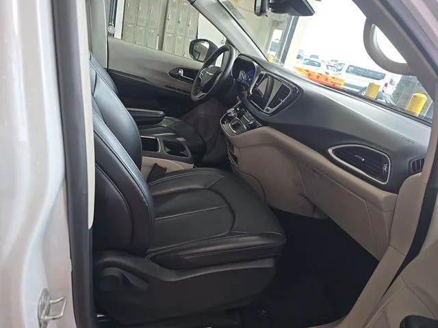 Used 2023 White Chrysler Touring L image 18