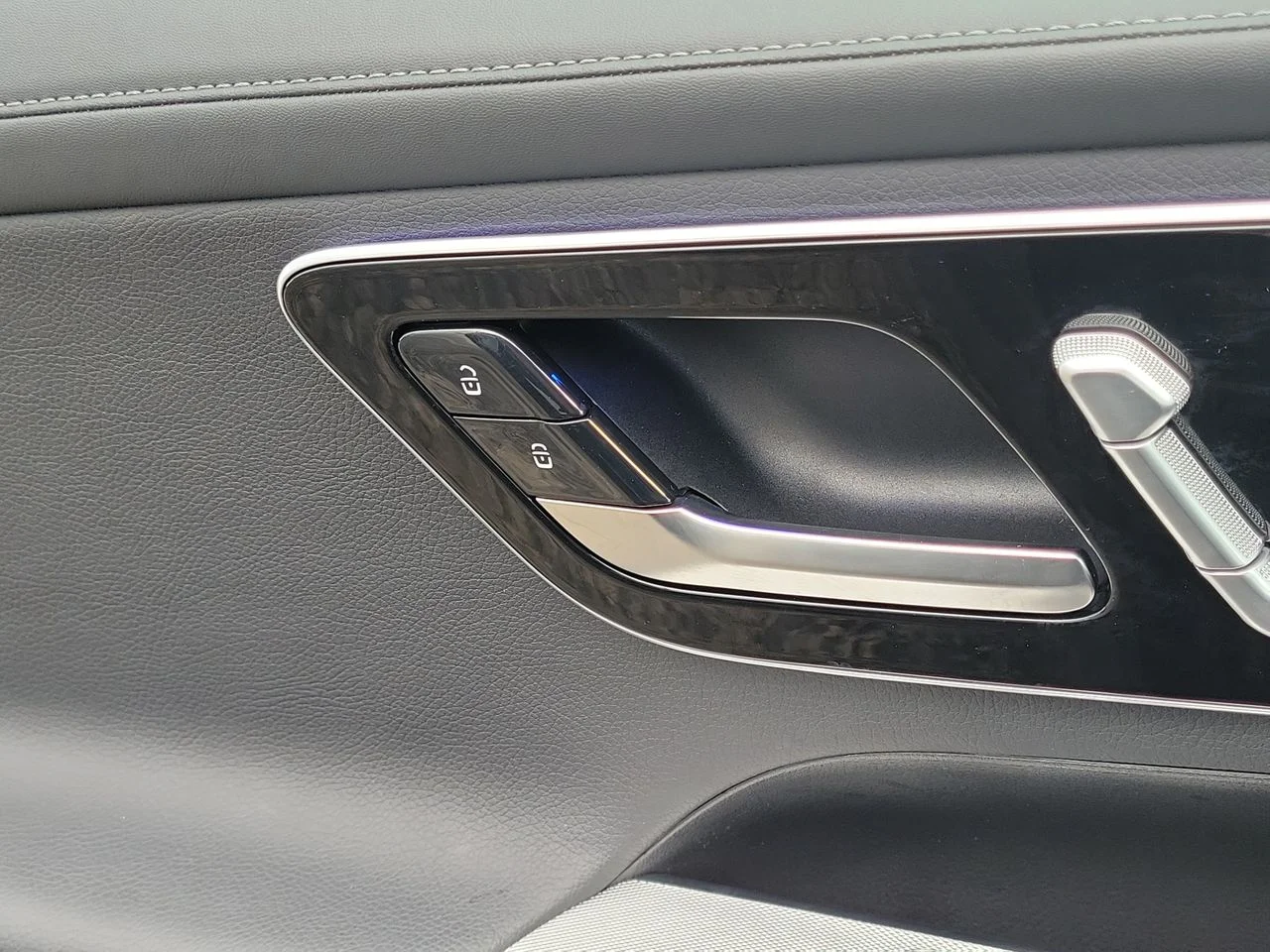 Certified Used 2025 Black Mercedes-Benz GLC 300 image 23
