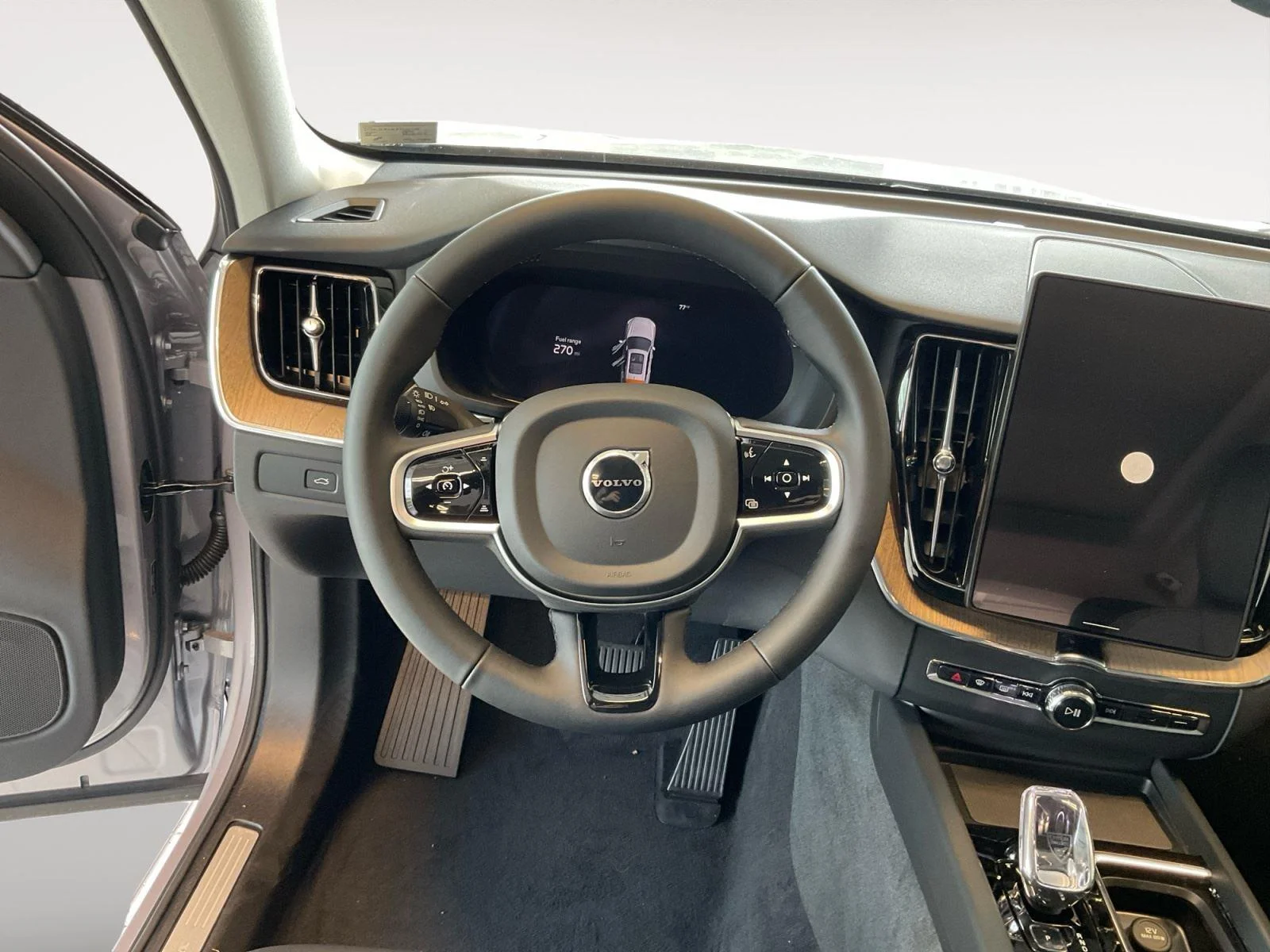 2026 Volvo XC60 Plus - Photo 12