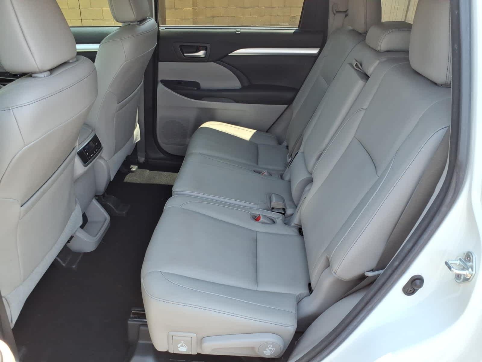 Used 2017 Blizzard Pearl Toyota XLE image 29