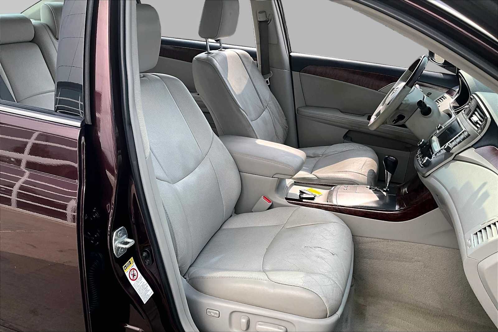 Pre-Owned 2011 Toyota Avalon Limited