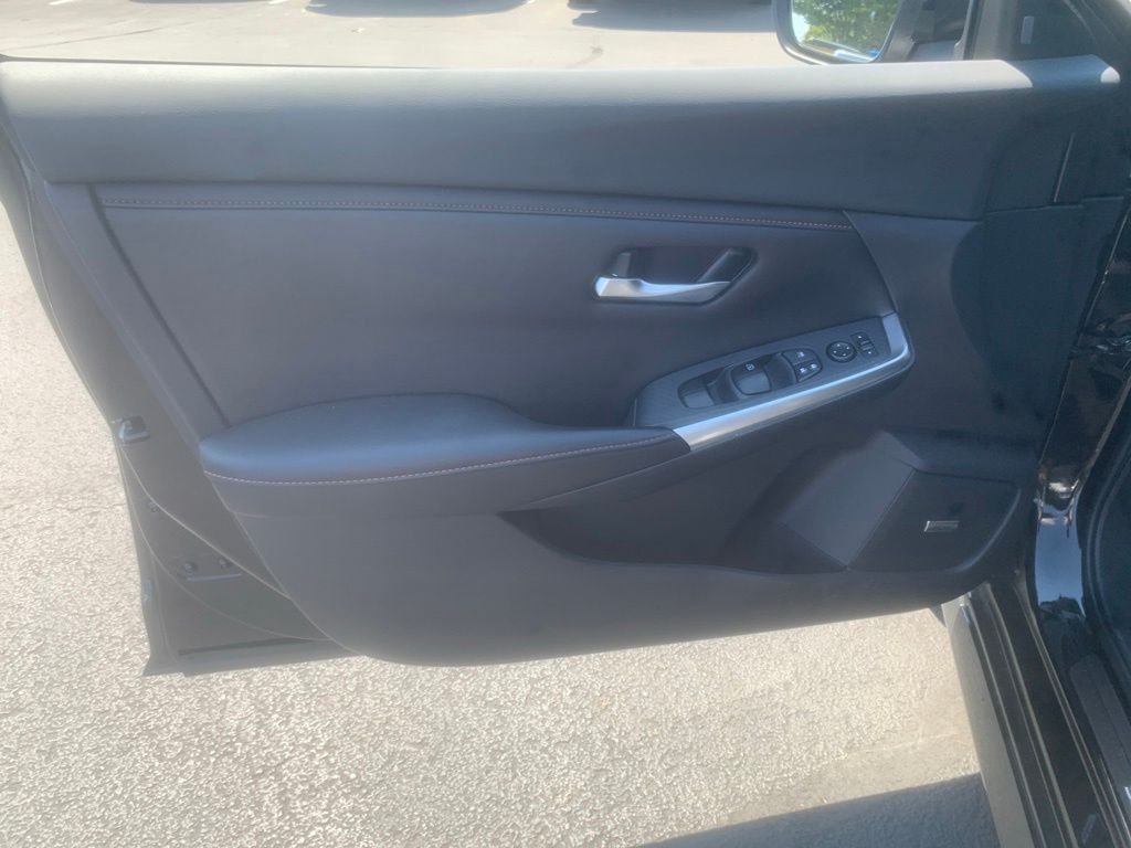 Used 2023 Super Black Nissan SR image 11
