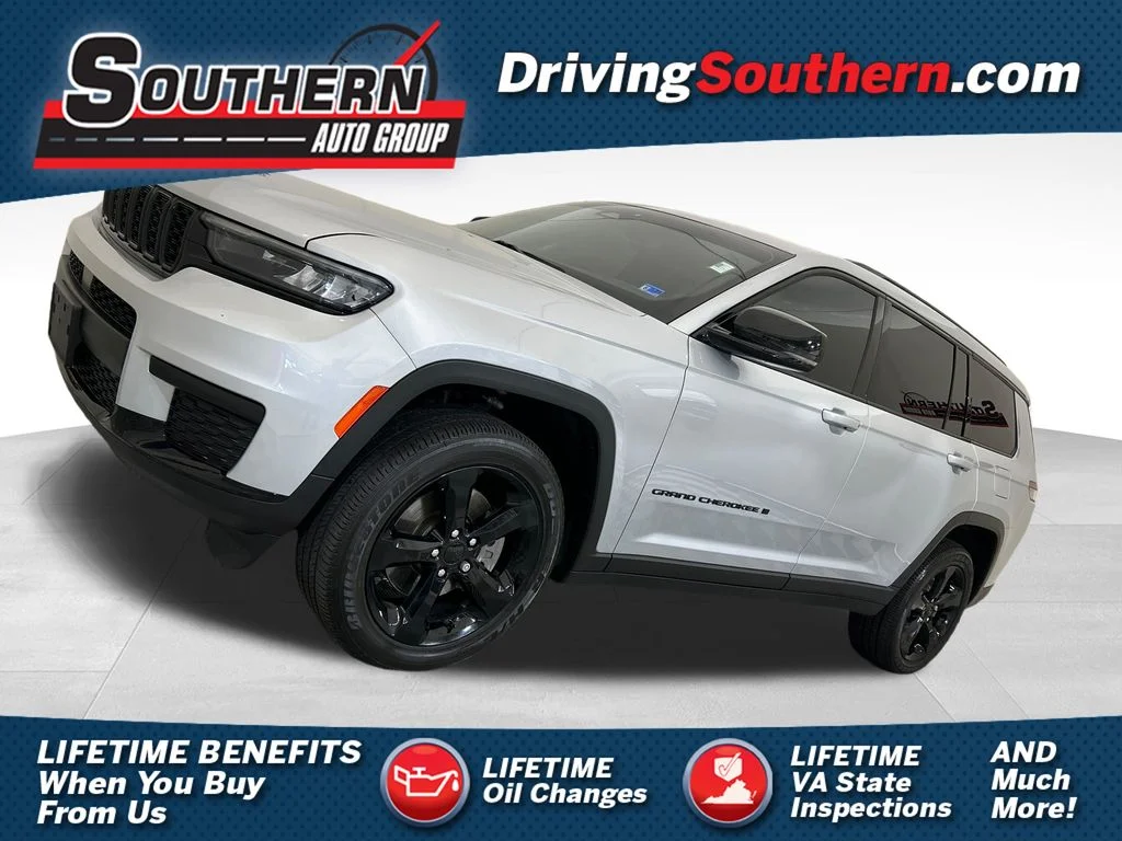 Used 2024 Silver Jeep Altitude X image 1