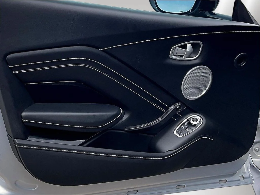 Used 2020  Aston Martin  image 19