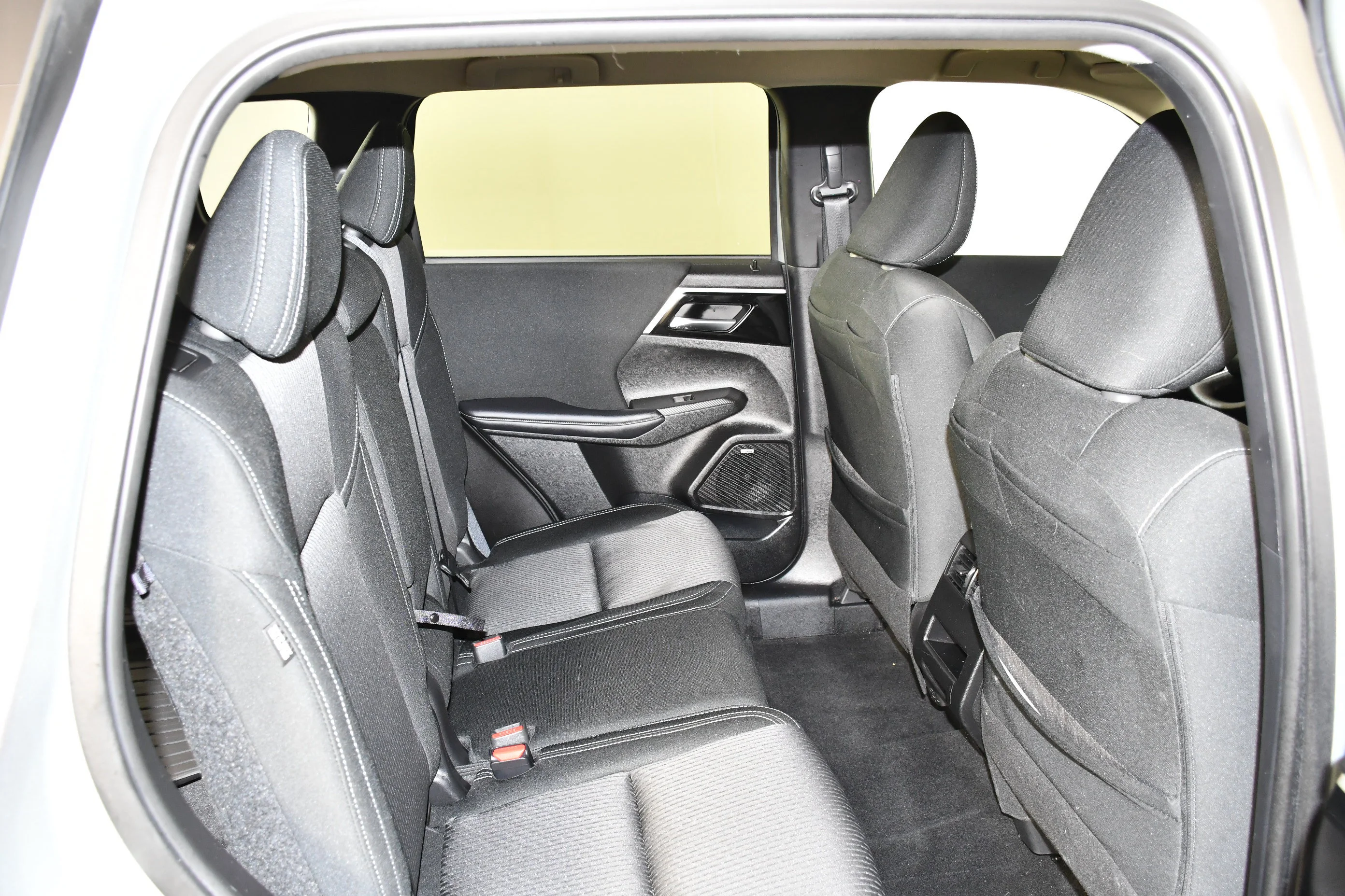 Used 2025 Silver Mitsubishi ES image 33