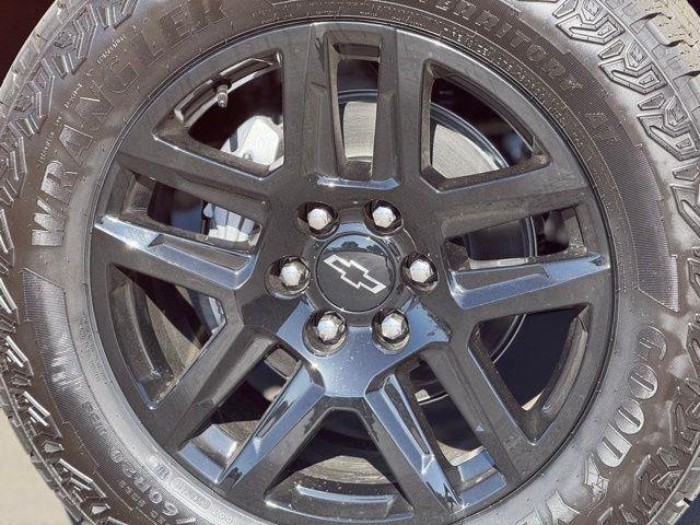 2025 Chevrolet Colorado LT - Photo 7