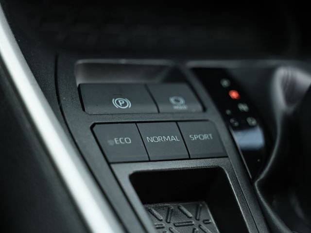 Used 2025 Silver Sky Metallic Toyota XLE image 39