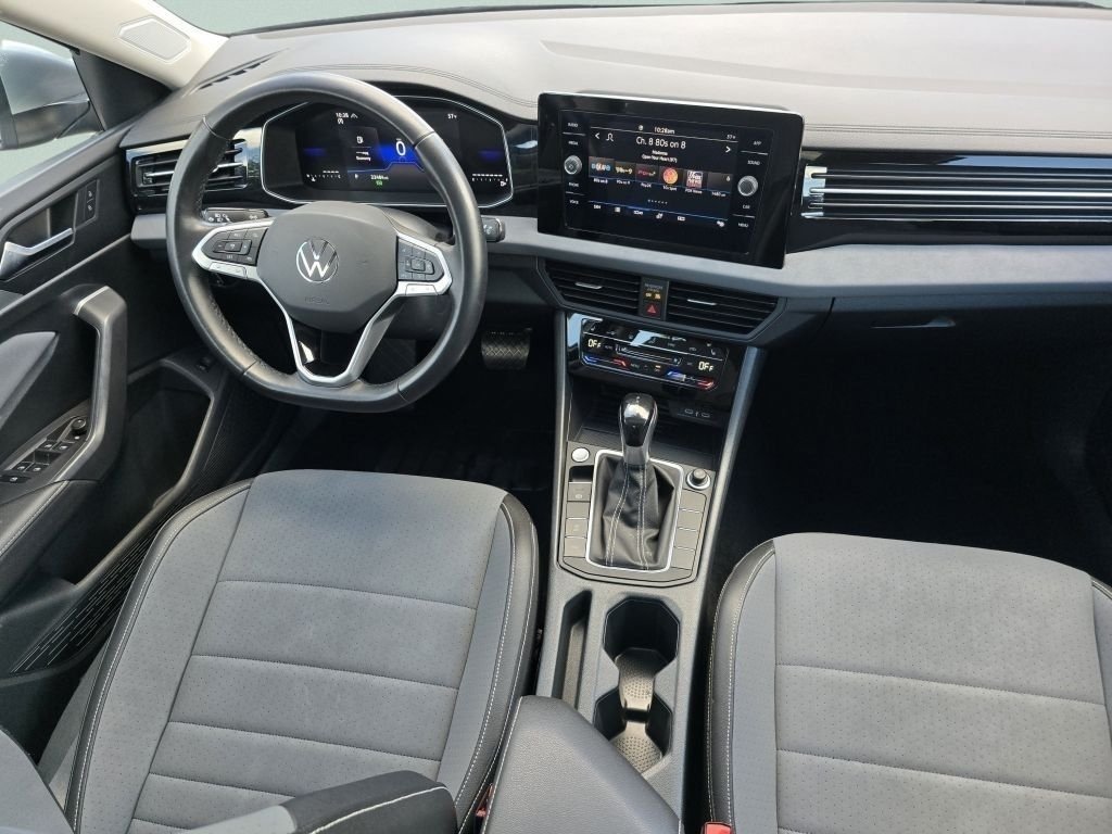 Used 2025 Pyrite Silver Metallic Volkswagen SE image 31