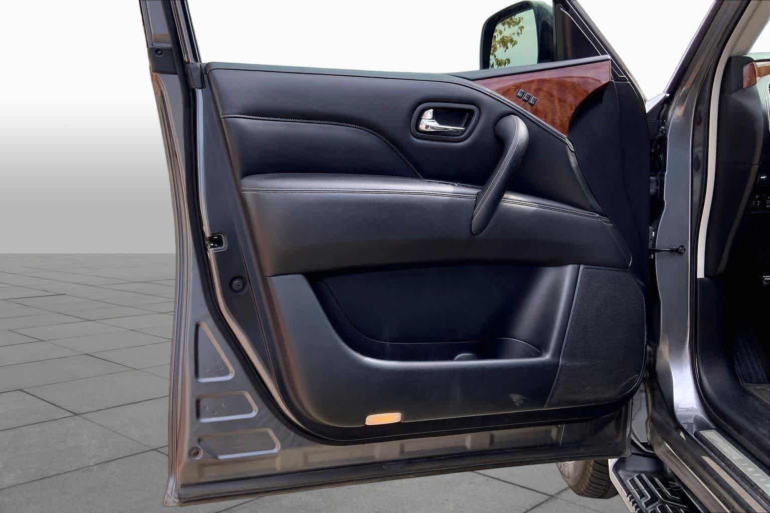 Used 2019 Graphite Shadow INFINITI LUXE image 21