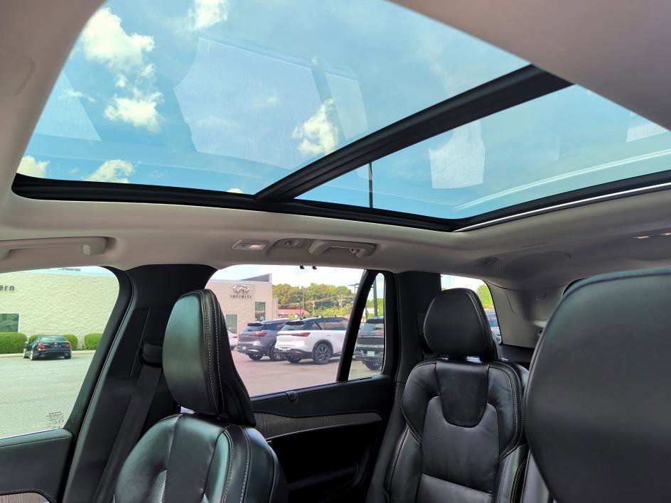 Used 2023 Onyx Black Metallic Volvo Ultimate image 27