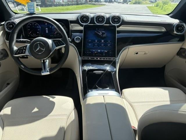 Used 2025 Black Mercedes-Benz GLC 300 image 4