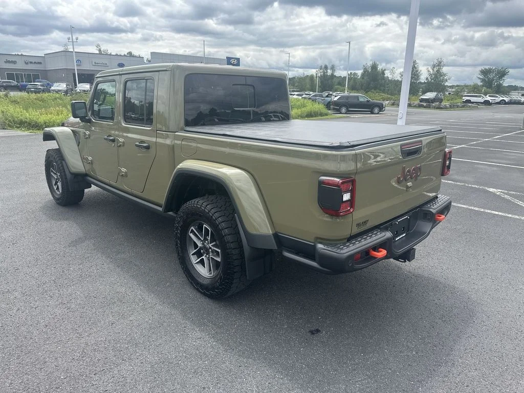 Used 2025 Green Jeep Mojave image 6