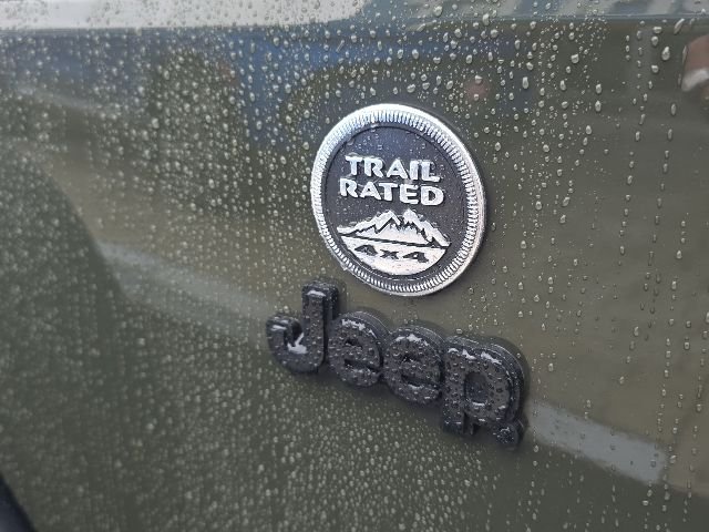 Used 2015 Green Jeep Sport image 12