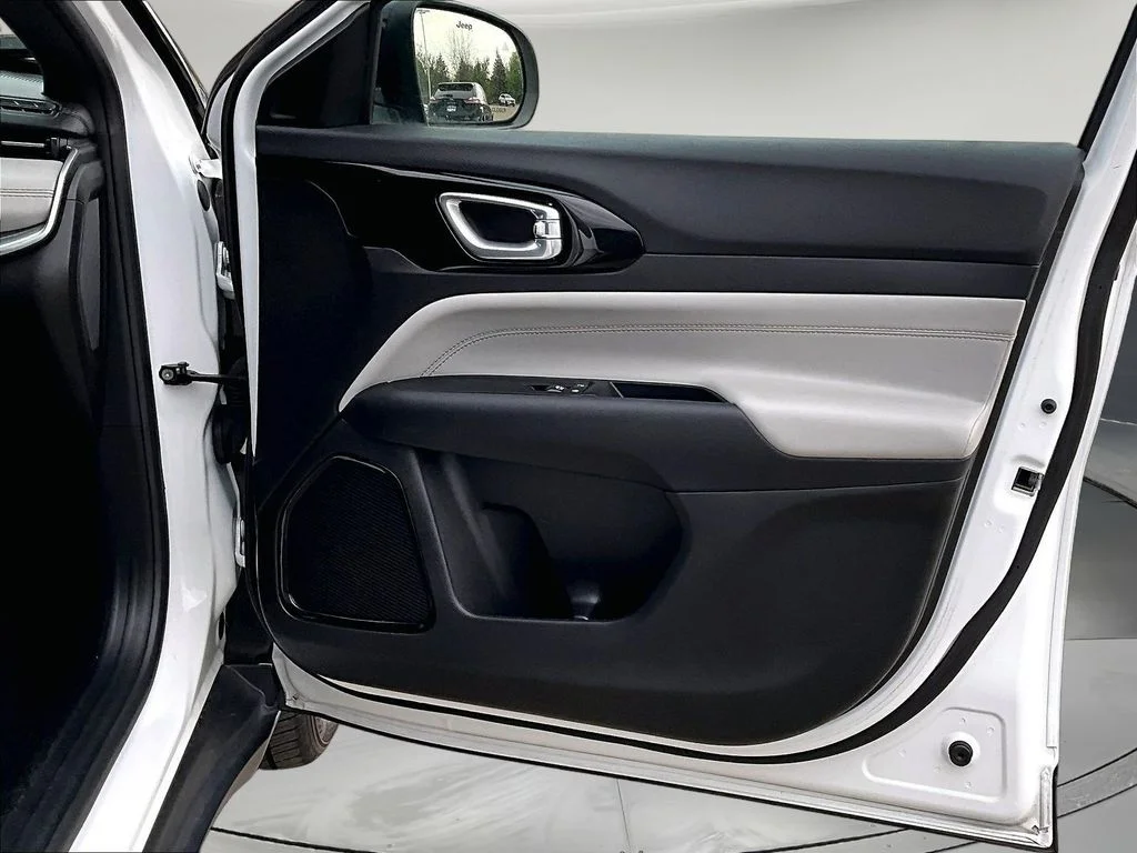 Used 2025 White Jeep Limited image 30