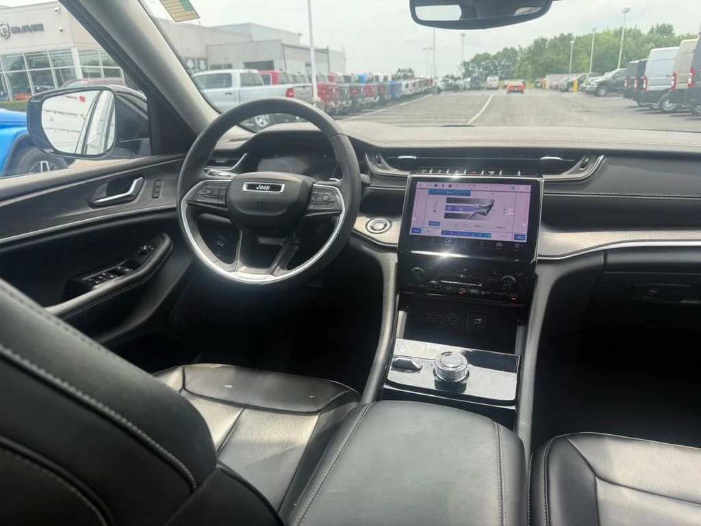 Used 2023 White/off-white Jeep Limited image 55