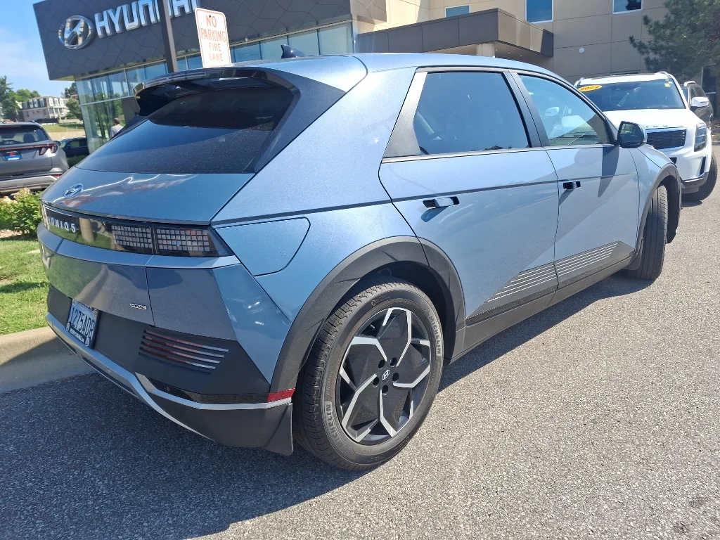 Used 2024 Lucid Blue Hyundai SEL image 2