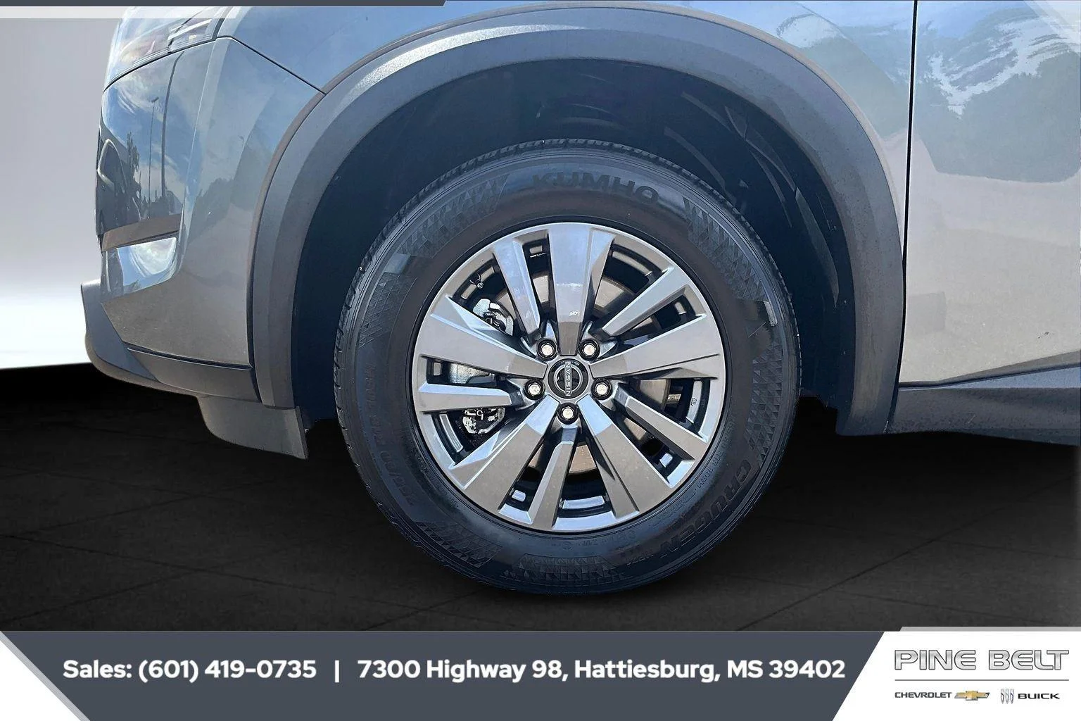 2025 Nissan Pathfinder SV - Photo 8