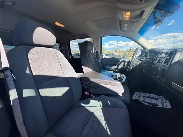 Used 2007 White Chevrolet LT image 27
