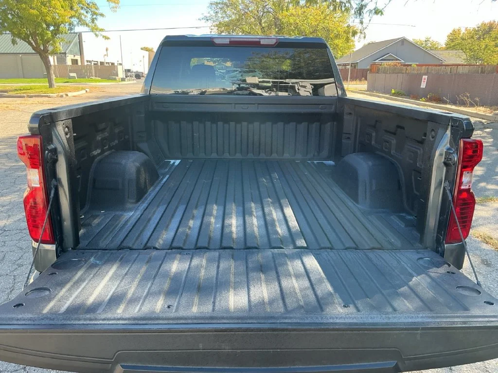 Used 2020 SHADOW GRAY METALLIC Chevrolet LT image 22