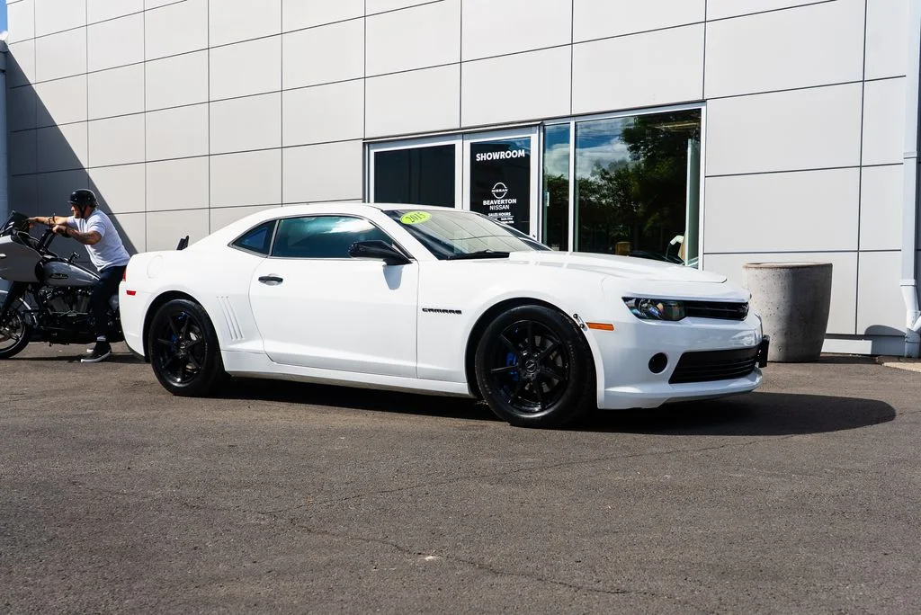 Used 2015 White Chevrolet 1LT image 23