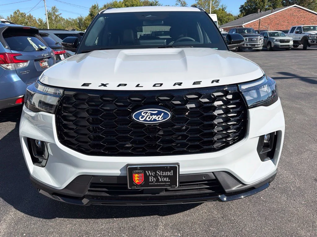 New 2027 Avalanche Gray Ford ST-Line image 7