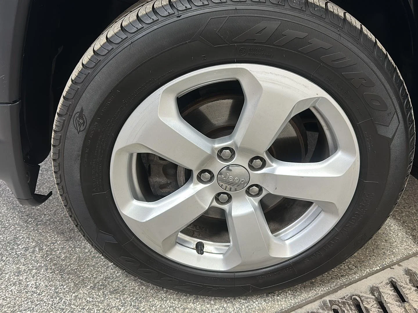 Used 2018 Laser Blue Pearlcoat Jeep Latitude image 13