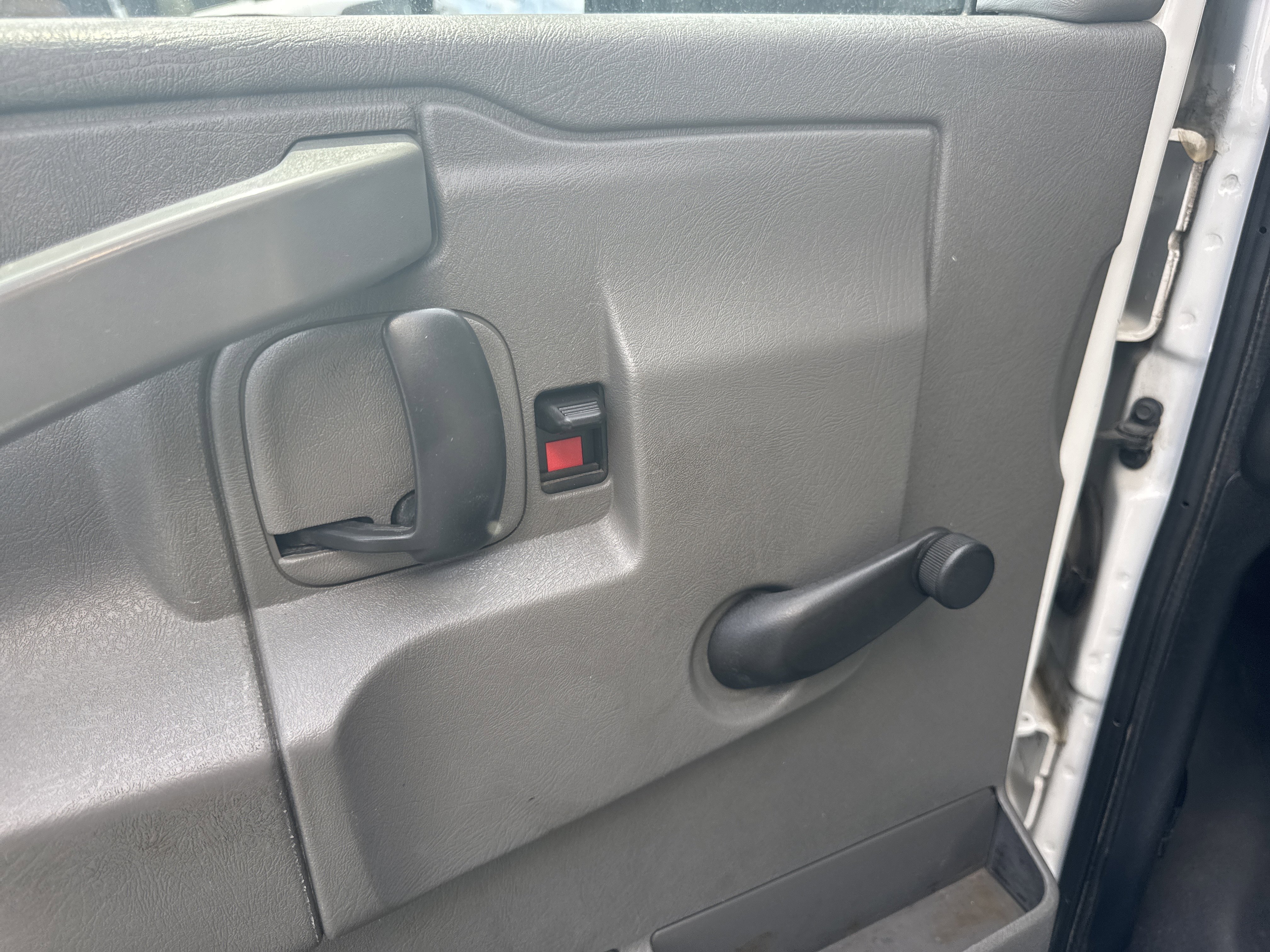 Used 2018 Summit White Chevrolet  image 16