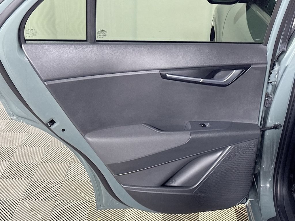 Used 2024 Green Kia Wind image 19
