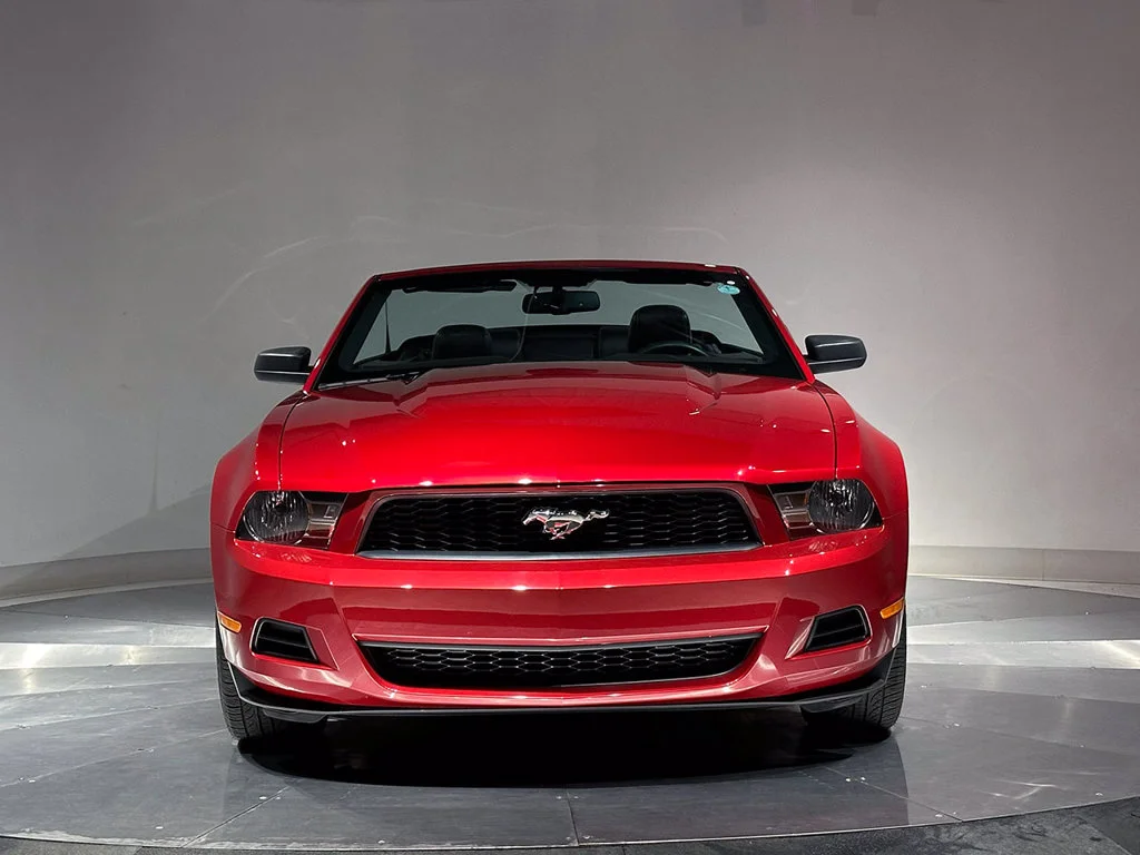 Used 2010 Red Ford V6 image 3