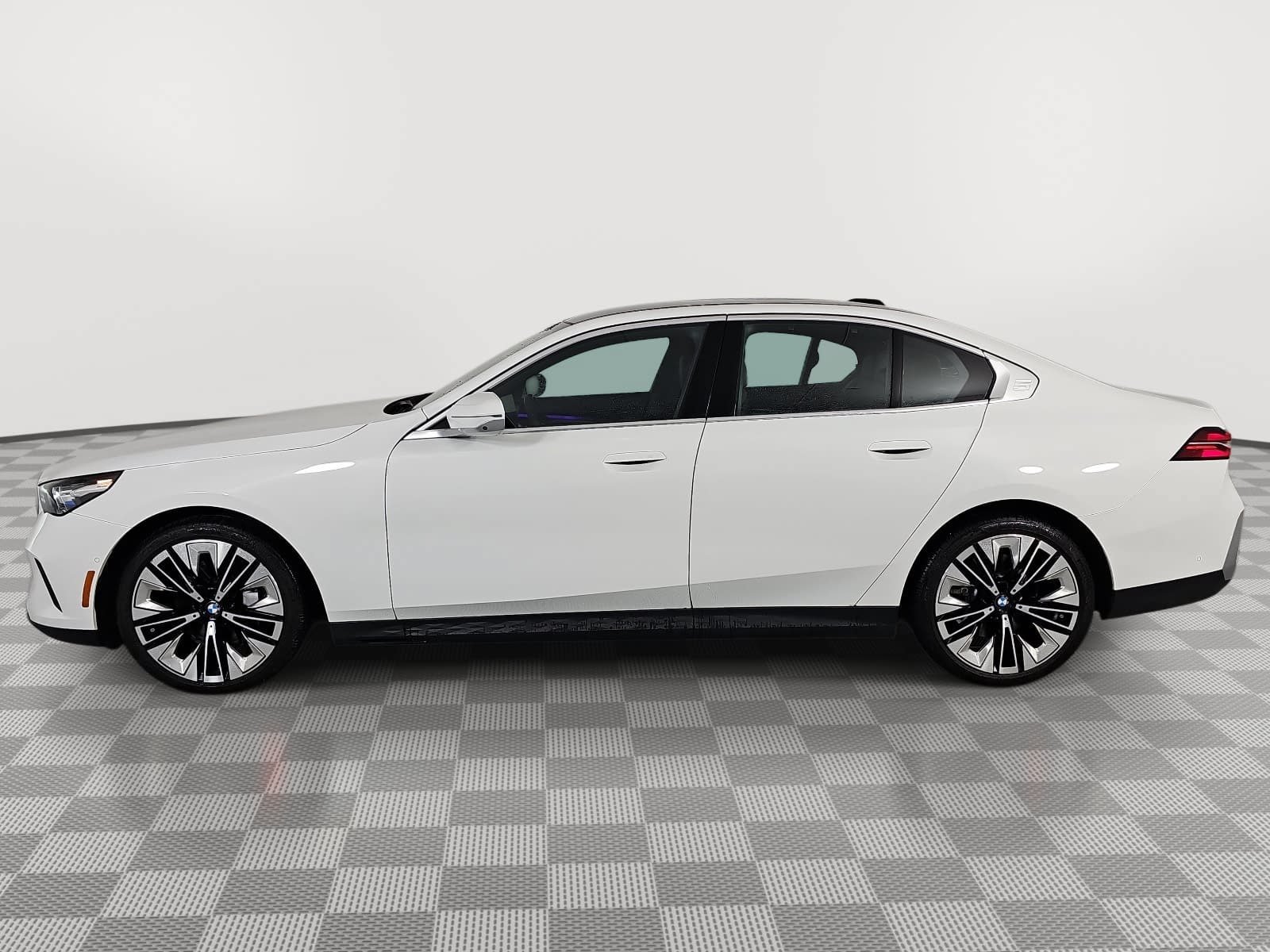 Used 2026 White BMW 540i xDrive image 5