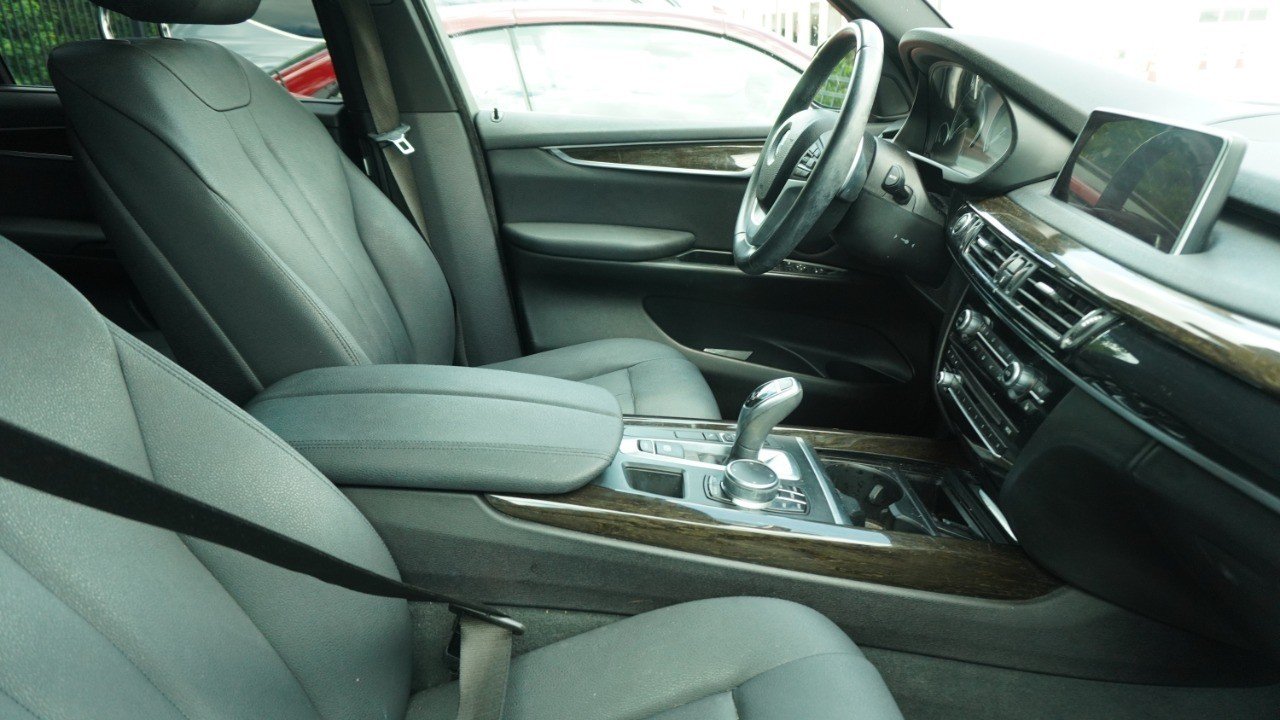 Used 2018 Black BMW sDrive35i image 9