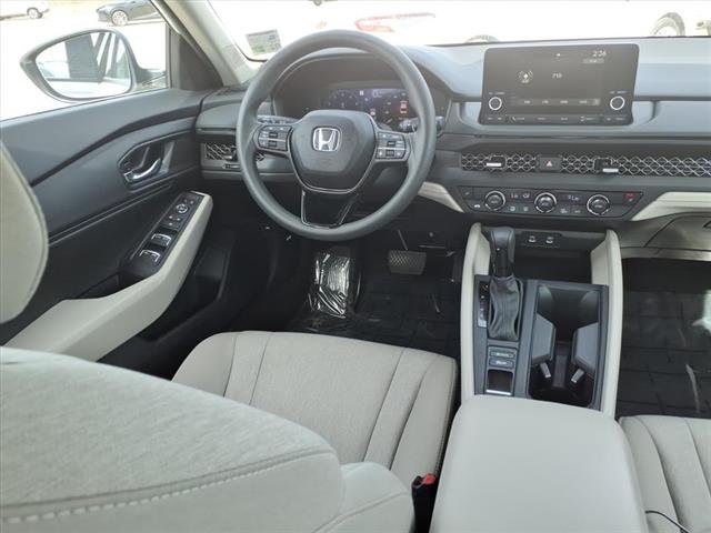 Used 2024 Platinum White Pearl Honda EX image 4