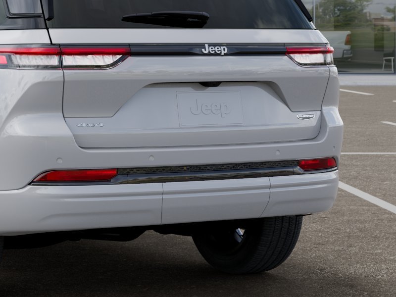 New 2026 Bright White Clear-Coat Exterior Paint Jeep Summit image 39