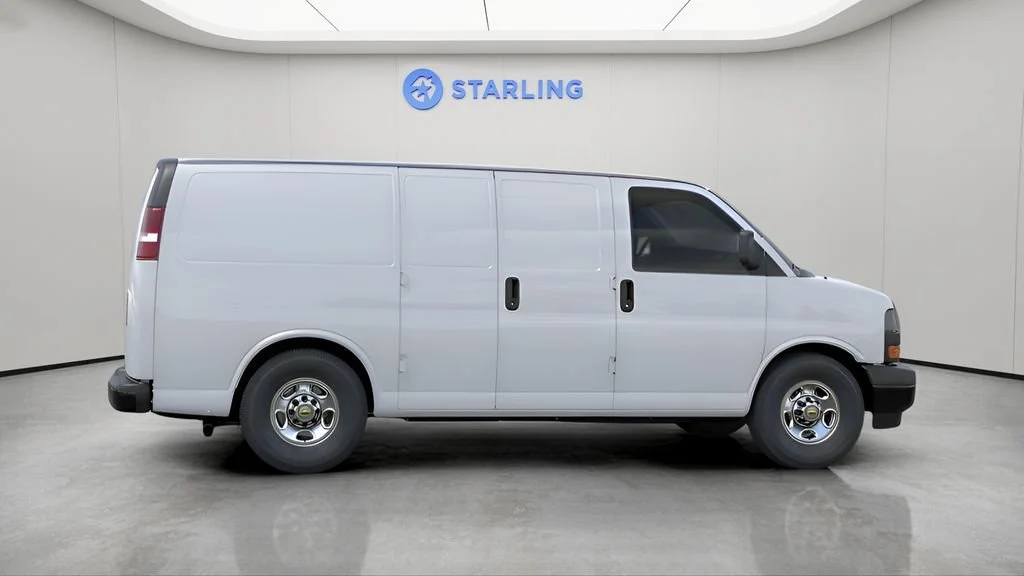 New 2026 Summit White Chevrolet WT image 4