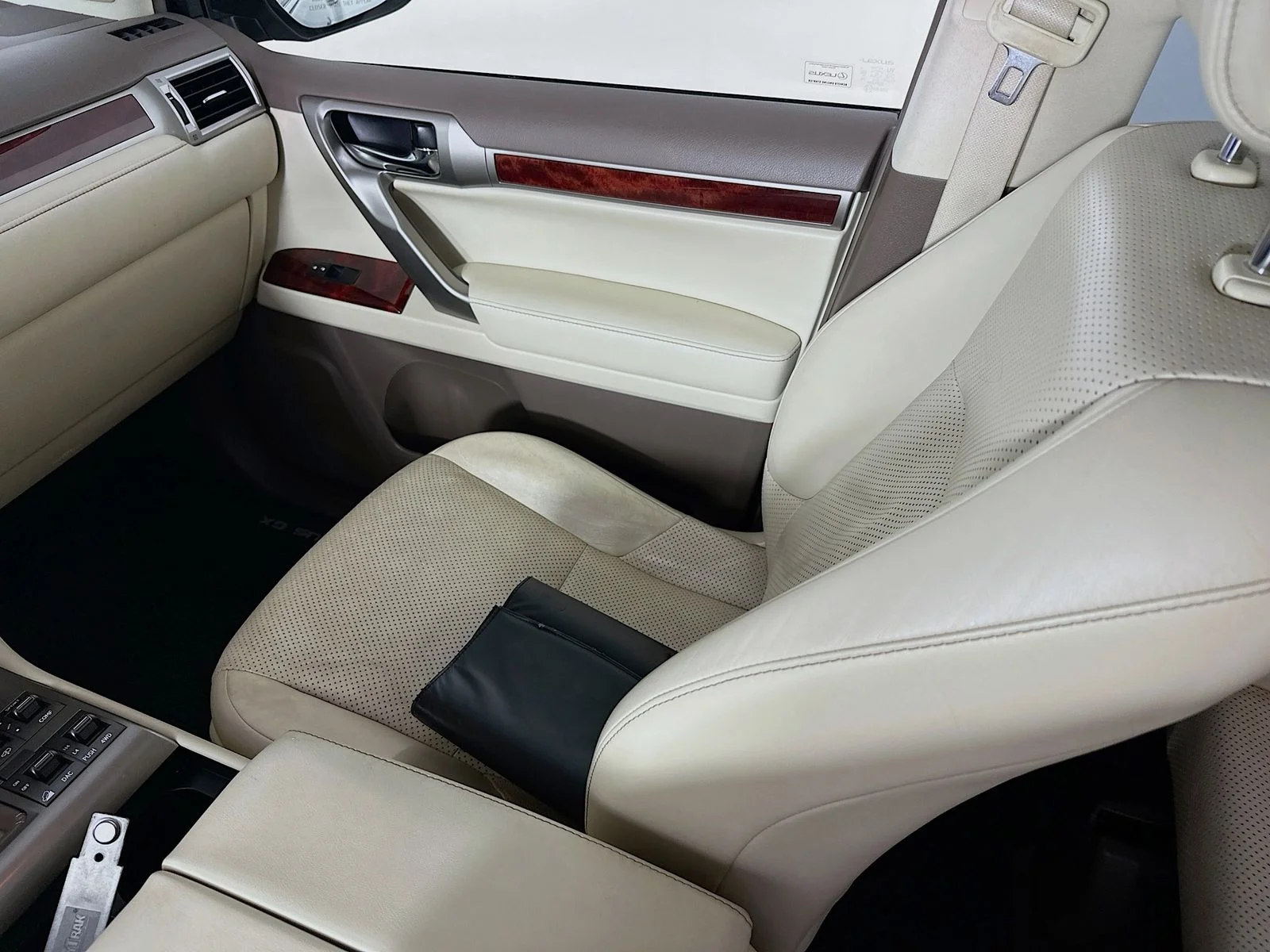 Used 2013 Knights Armor Pearl Lexus 460 Premium image 26