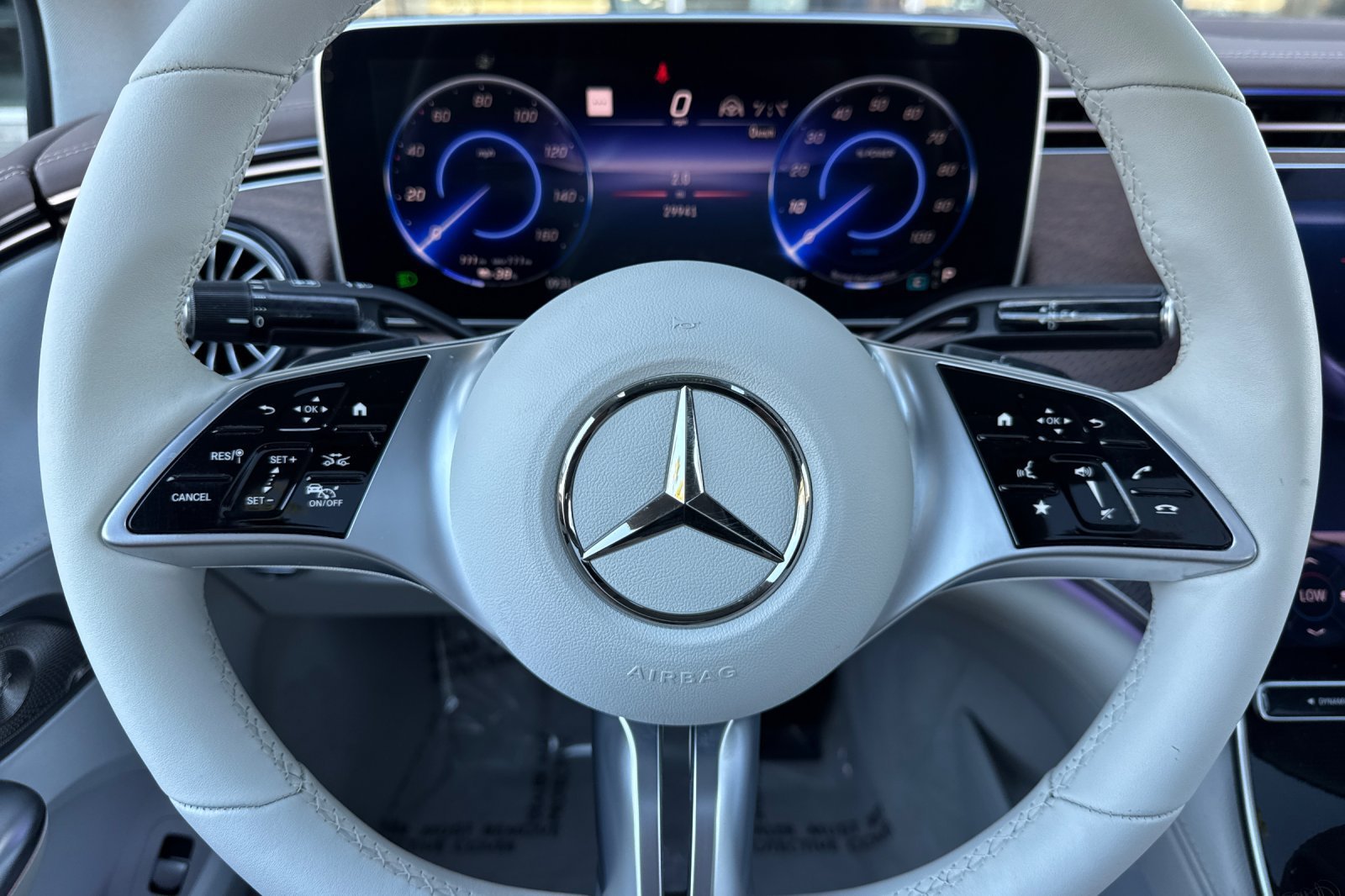 Certified Used 2023 White/off-white Mercedes-Benz 500 Sedan image 24
