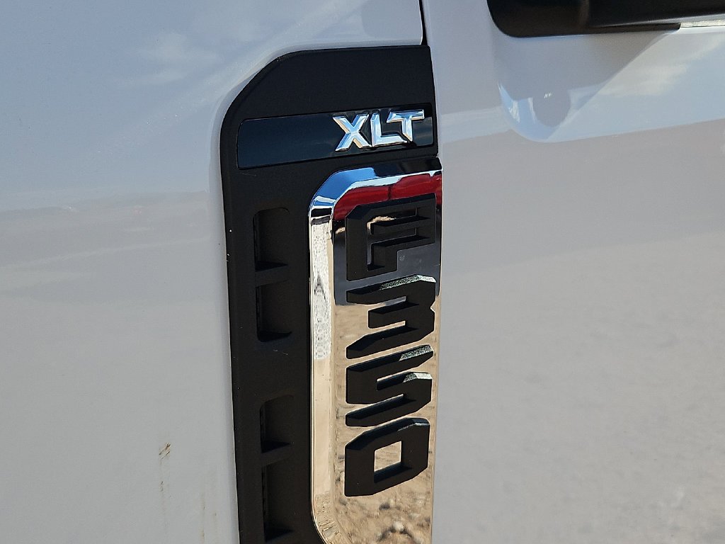 New 2027 Oxford White Ford F-350® XLT image 14