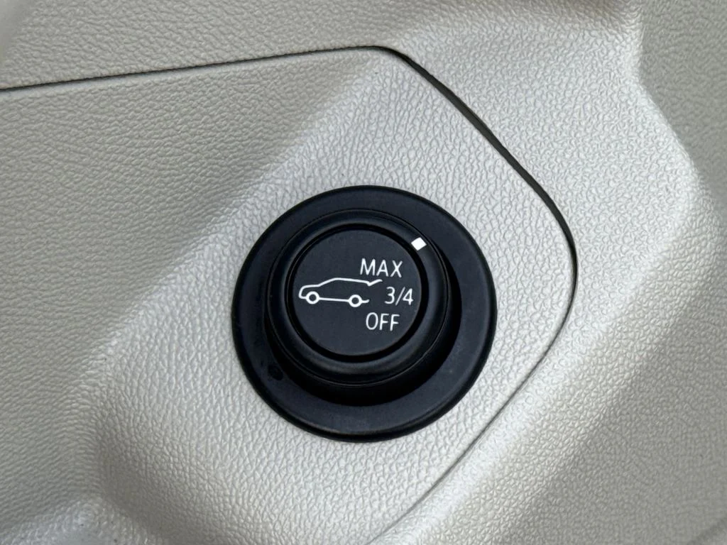 Used 2020 White GMC Denali image 22