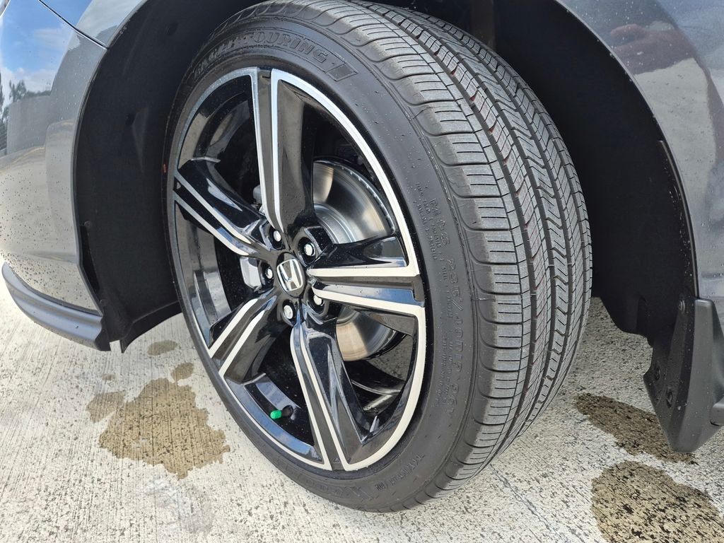 New 2026 Meteorite Gray Metallic Honda SE image 9