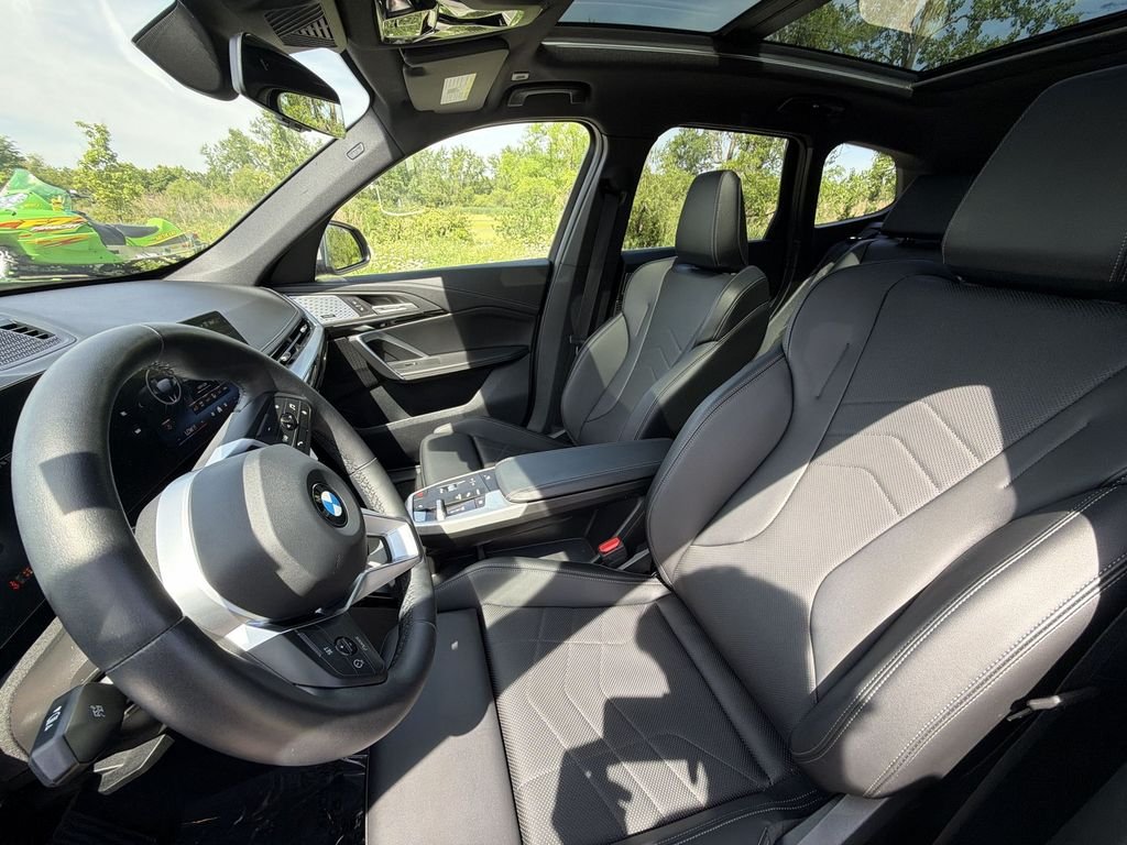 Used 2025 Silver BMW xDrive28i image 13