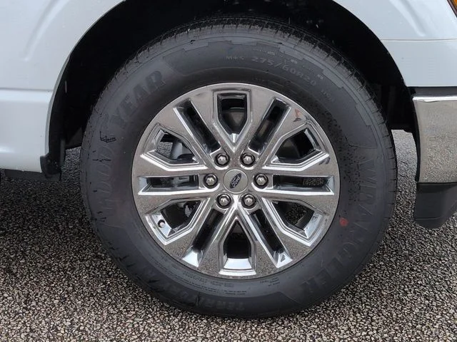 New 2026 Oxford White Ford XLT image 11