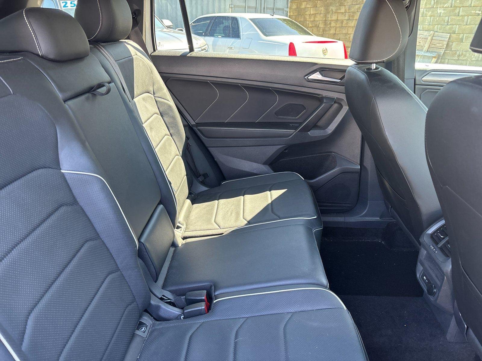 Used 2022  Volkswagen SEL R-Line image 38