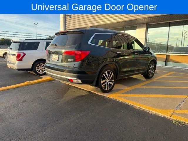 Used 2018 Green Honda Touring image 5