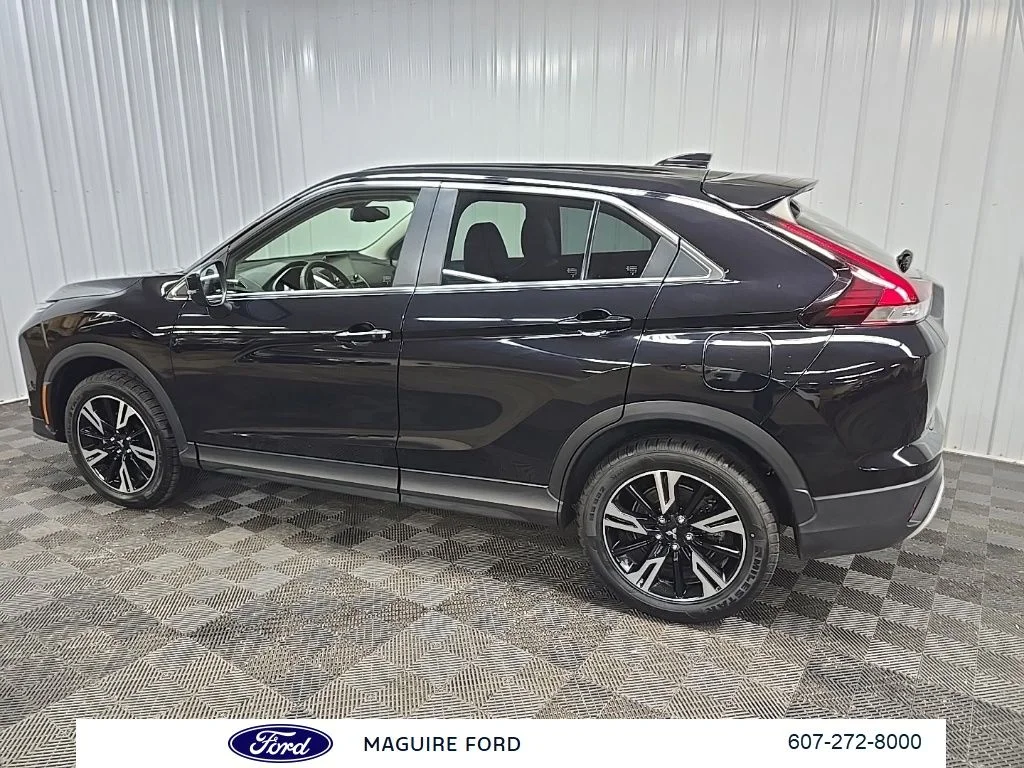 Used 2025 Black Mitsubishi SE image 5