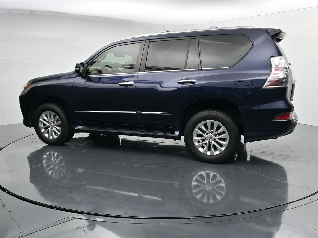 Used 2017  Lexus 460 image 5